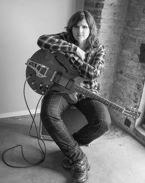 amyray_holler_promo1a.jpg
