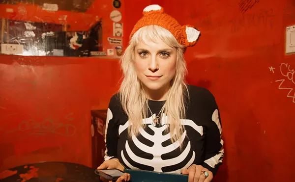 Comic Lane Moore Is Coming to Dallas to Rip Guys' Tinder Profiles Apart