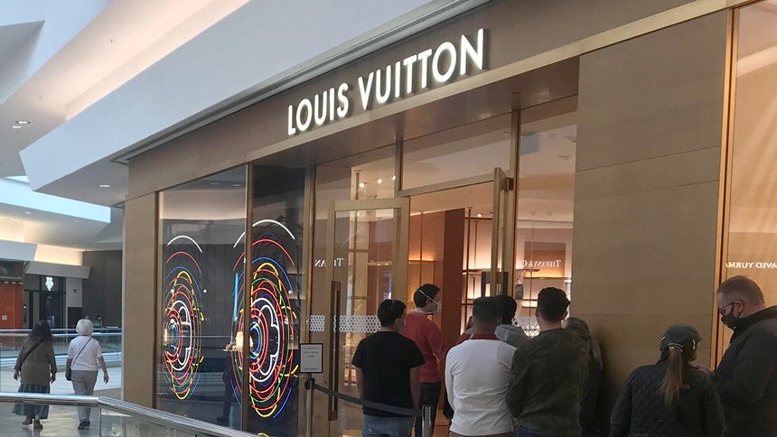 The Louis Vitton outlet at the Cherry Creek Shopping Center limited capacity on Saturday, December 4. - PHOTO BY MICHAEL ROBERTS