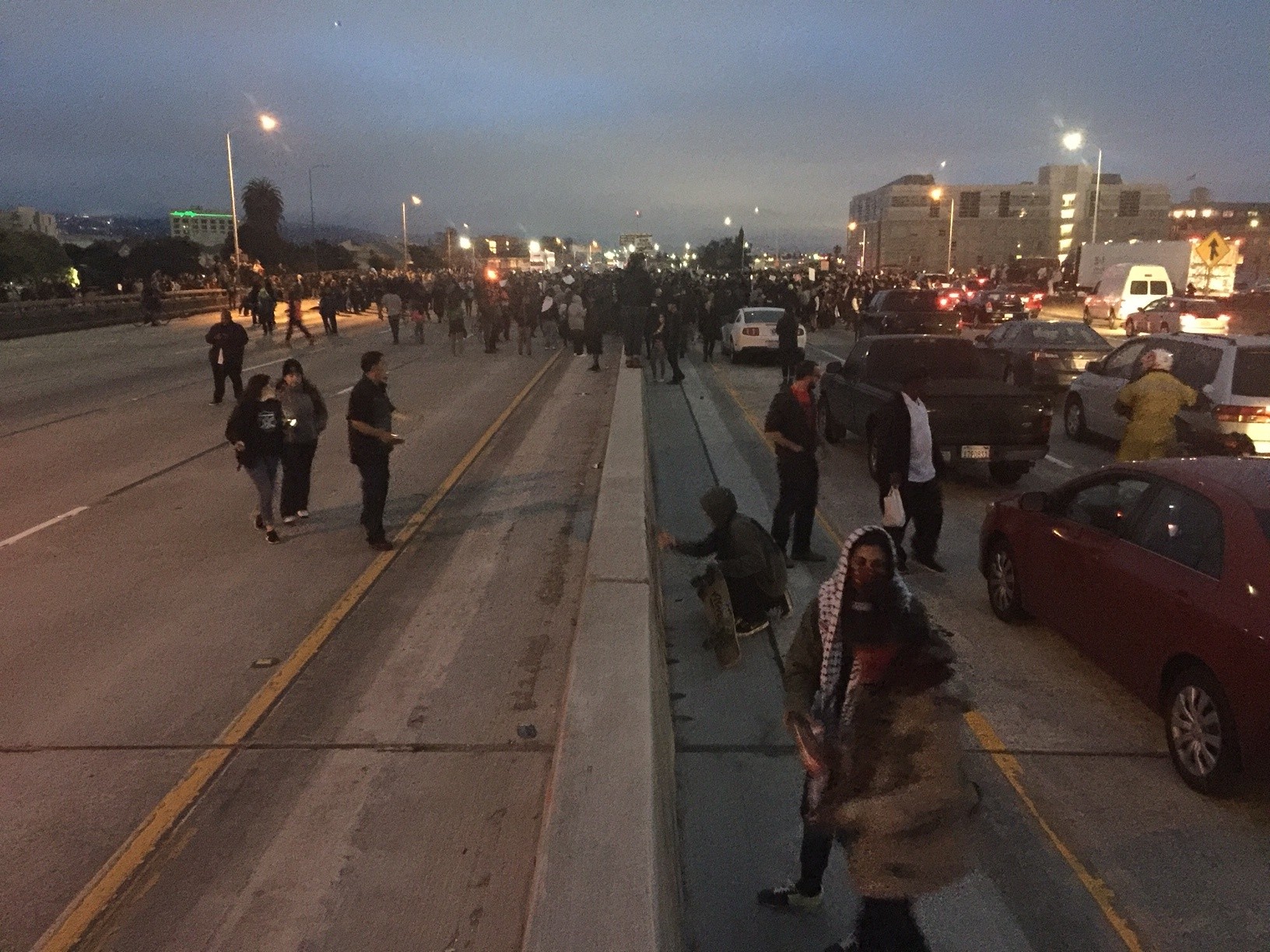 Thousands of Black Lives Matter Activists Shut Down Oakland Freeway ...