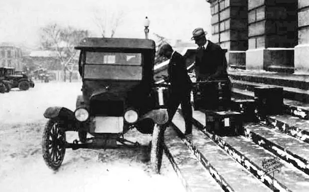 The lab’s field unit prepares to leave the Capitol for Rock Island to deal with a diphtheria outbreak in 1923. - PHOTOS FROM THE RISE AND FALL OF DISEASE IN ILLINOIS, VOL. 1, ILLINOIS DEPT. OF PUBLIC HEALTH, 1927