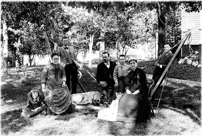 The Colonel Noble Bates Wiggins family in front of the Leland house, around 1886. - COURTESY SANGAMON VALLEY COLLECTION, LINCOLN LIBRARY