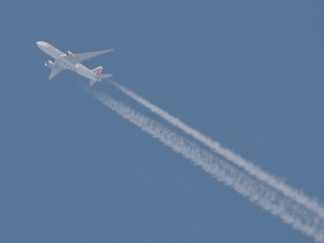 Boeing 777 at altitude over the LC Valley