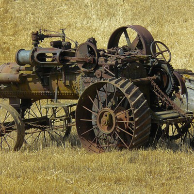 This Case 1904 steam tractor sits whimsically among stubble awaiting renovation and display by a new owner. Photo by Malcolm Furniss, Moscow, August 2009.