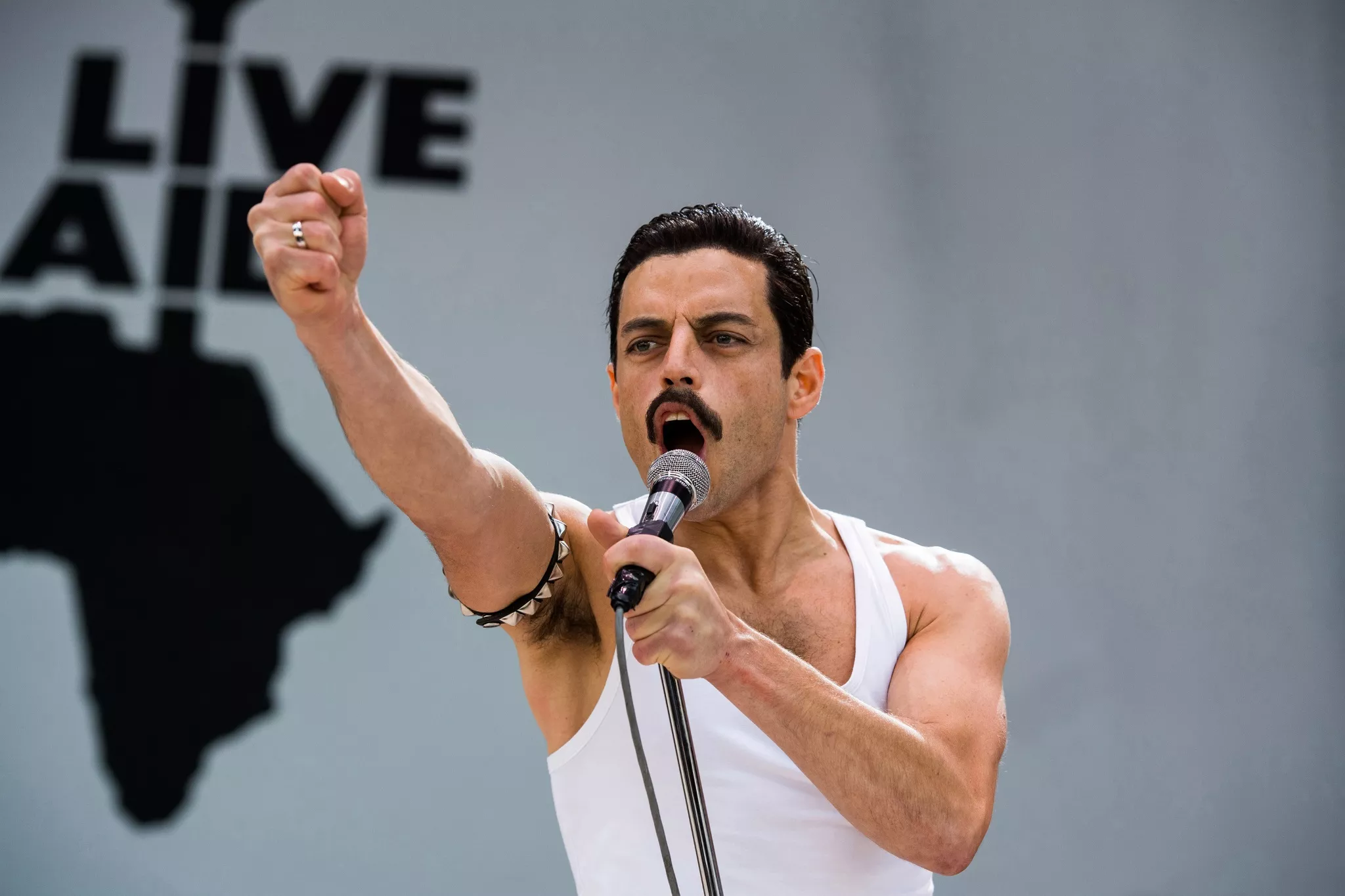 DF-02815_r – Rami Malek stars as Freddie Mercury in Twentieth Century Fox’s BOHEMIAN RHAPSODY. Photo Credit: Alex Bailey. - PHOTO CREDIT: ALEX BAILEY