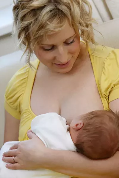 Frustration and guilt can accompany problems with breastfeeding.