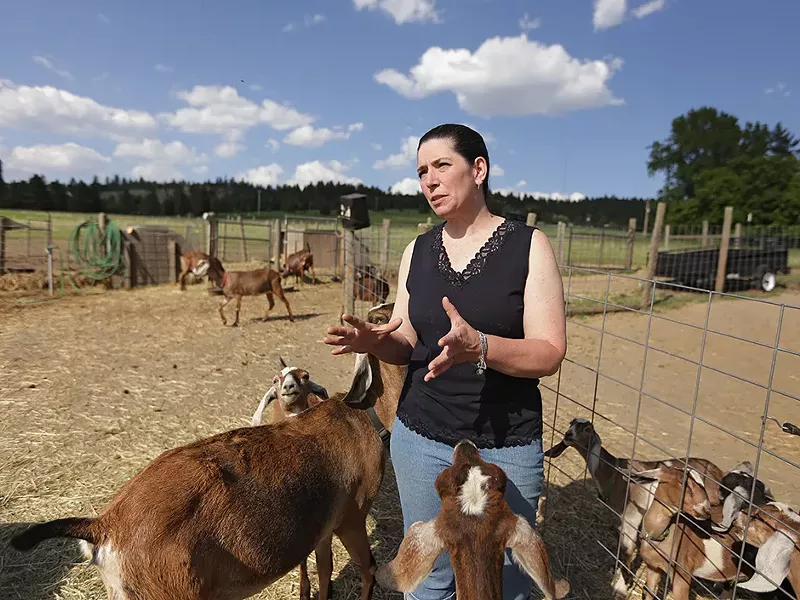 Lorie Arnold at Heron Pond Farms: \"You\'re not going to get anything more local than right here.\" - YOUNG KWAK