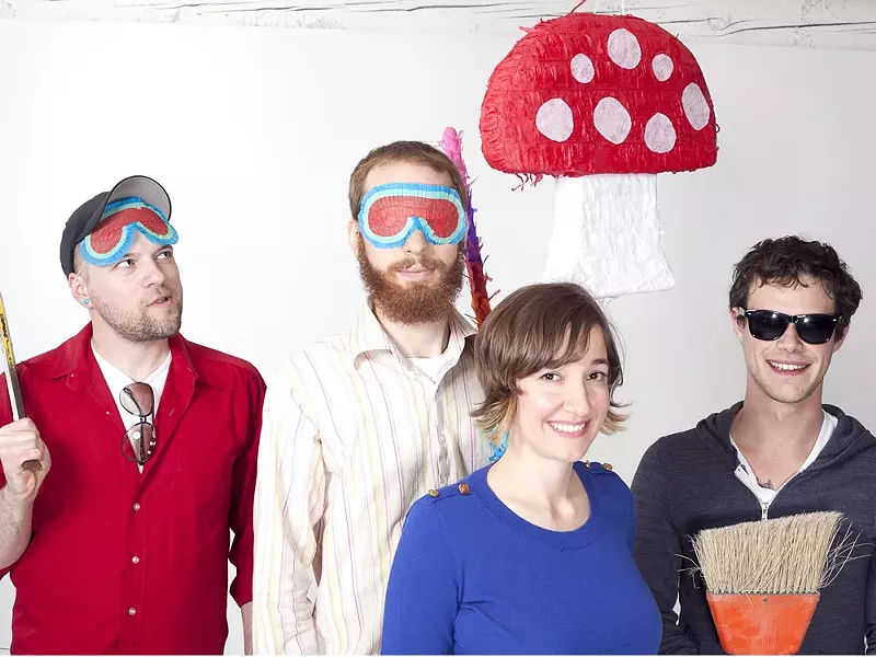Matt Harmon and Kali Giaretta, center, and the Ascetic Junkies