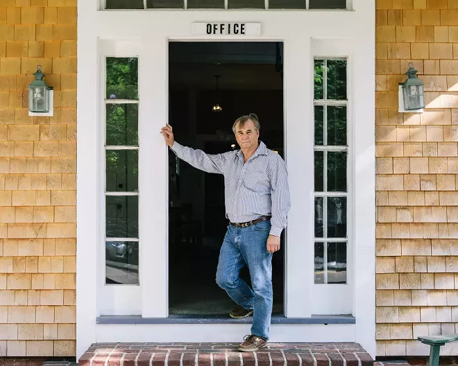 Rob Hurst, manager of Edgartown Commons on Martha’s Vineyard, was unable to get visas for five Jamaican workers who had long worked at the hotel, in Edgartown, Mass., Aug. 31, 2018. Corporate leaders are claiming the Trump administration has made it harder to hire foreigners by denying visas, requiring more information and delaying approvals. - ELIZABETH CECIL/THE NEW YORK TIMES
