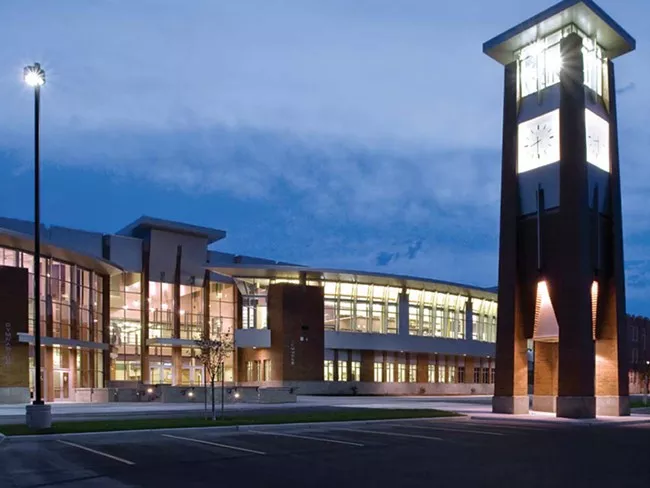Rogers High School plans for all juniors to take AP English | Bloglander