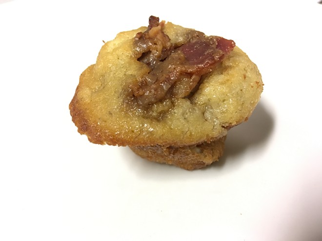 Bitchin' Bites on a Budget: Mini banana cupcakes with candied bacon