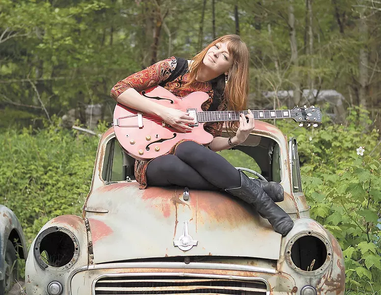 Tekla Waterfield and the Sweet Nothings - LOU DAPRILE PHOTO