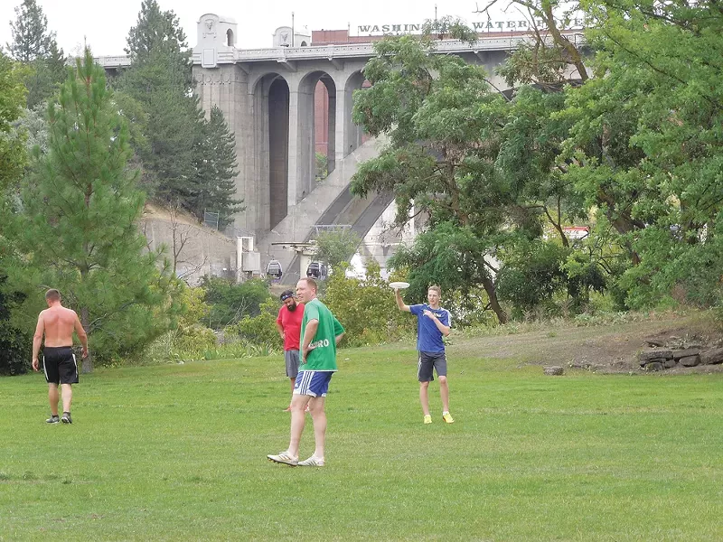 Glover Field hosts lunch-time frisbee. - CHEY SCOTT