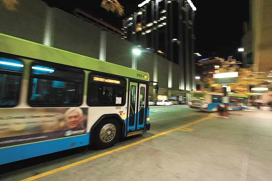 STA's bus advertisement restrictions have run into objections from two local unions. - YOUNG KWAK