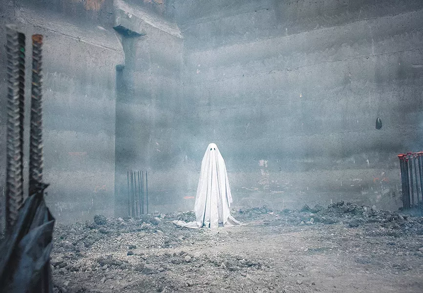 A Ghost Story is a very serious movie about a bedsheet ghost.
