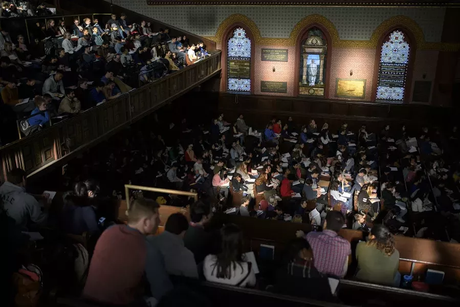 Students fill the seats of Battell Chapel for Laurie Santos' "Psychology and the Good Life" class at Yale University in New Haven, Conn., Jan. 25, 2018. The course, with nearly 1,200 students signed up, tries to teach them how to lead a happier, more satisfying life in twice-weekly lectures. - MONICA JORGE/THE NEW YORK TIMES