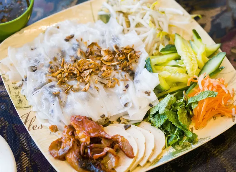 Banh cuon cha lua thit nuong - TOM PERKINS