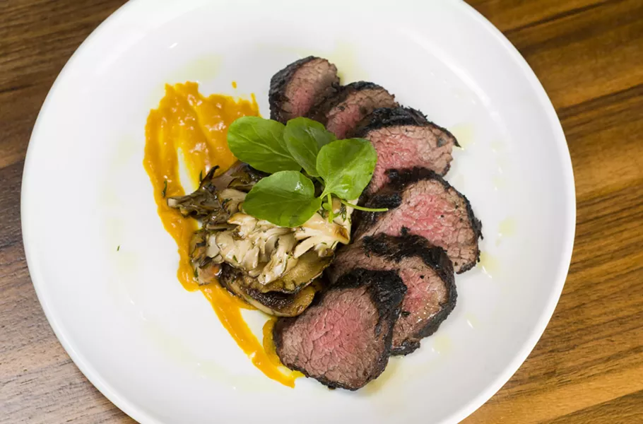 Bistecca ai funghi. - TOM PERKINS