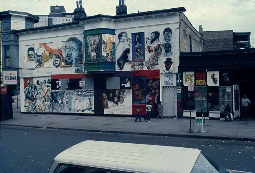 Wall of Respect, 43rd street and Langley Avenue, Chicago, 1967, 13 artists with the Visual Art Workshop of the Organization of Black American Culture. - ROBERT A. SENGSTACKE