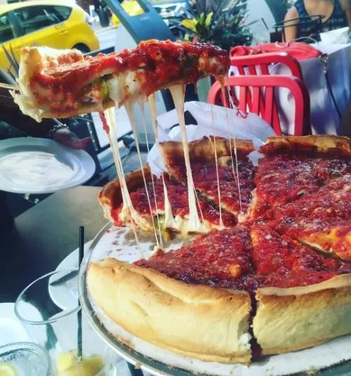 Midwest Pizza Wars Chicago Deep Dish Has Crept Into Michigan Table And Bar