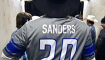 Snowflake country fans are mad at Garth Brooks for wearing a Barry Sanders jersey, thinking it was for Bernie Sanders