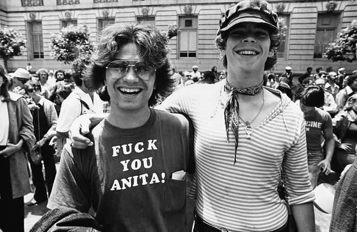 Hommes à la Gay Pride de San Francisco en 1977, alors connue sous le nom de Gay Freedom Day. - PHOTO PAR ARCHIVE PHOTOS/GETTY IMAGES