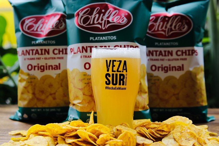 Veza Sur et Chifles ont collaboré sur une bière infusée de chips de plantain. - PHOTO AVEC L'AUTORISATION DE VEZA SUR.
