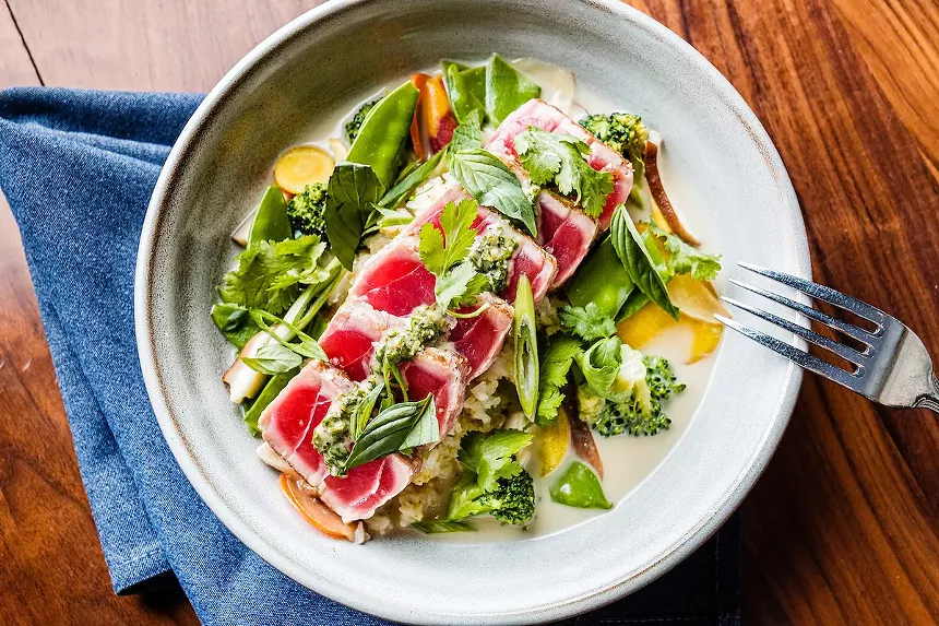 Un plat de thon poêlé au Henry - PHOTO AVEC L'AUTORISATION DE FOX RESTAURANT CONCEPTS