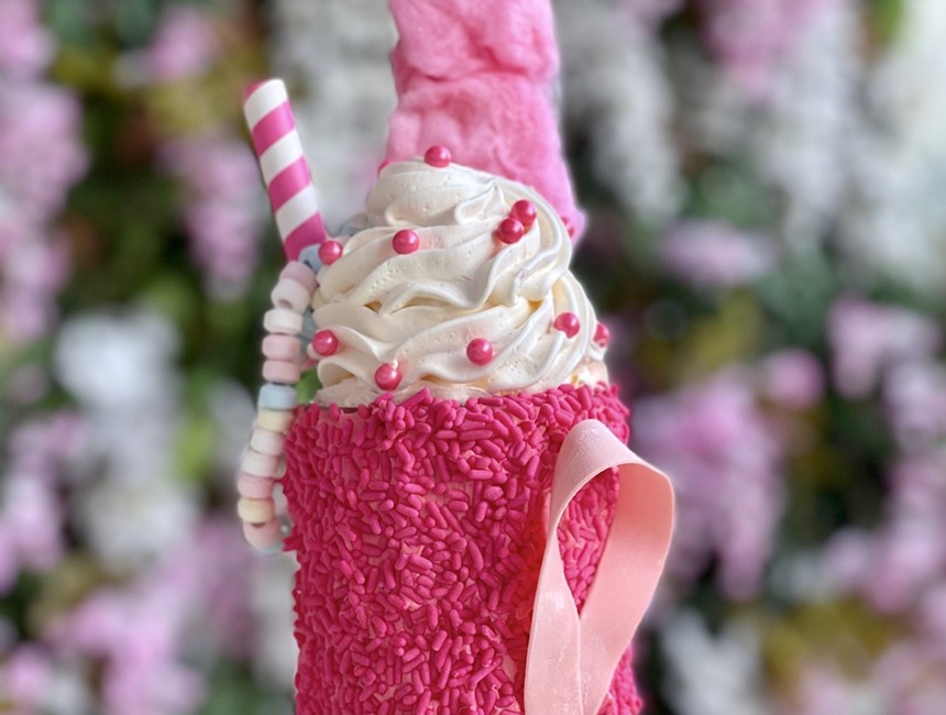 Think Pink Insane milkshake à Sugar Factory American Brasserie - SUGAR FACTORY AMERICAN BRASSERIE