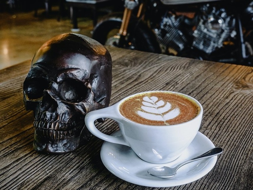 La culture moto rencontre le café chez Moto. - PHOTO AVEC L'AUTORISATION DE L'IMPERIAL MOTO CAFE