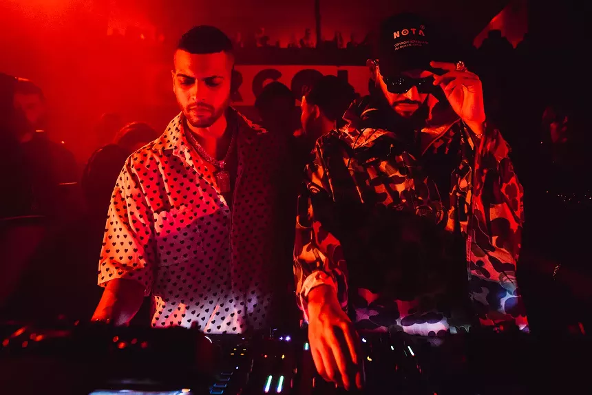 Los hermanos Martinez actúan en la fiesta de Halloween 2021 de Circoloco x Teksupport en la ciudad de Nueva York. - FOTO DE BRYAN KWON