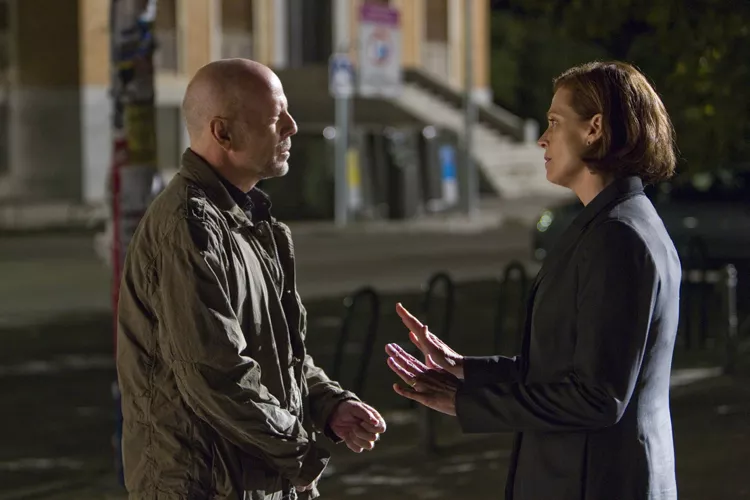 Bruce Willis and Sigourney Weaver in The Cold Light of Day