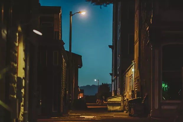 “Alley,” 4:55 a.m. - LEÓN VILLAGÓMEZ
