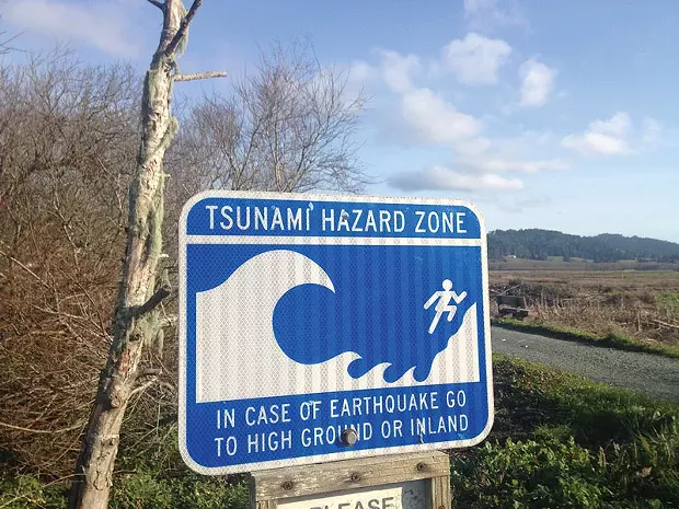 tsunami warning signs