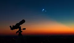 行星三连星:土星、水星和木星三连星