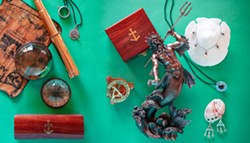 AMY KUMLER - Maritime treasures and fisheye jewelery.