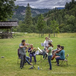trinity_alps_chamber_music_festival_outdoor_concert_with_vio.jpg