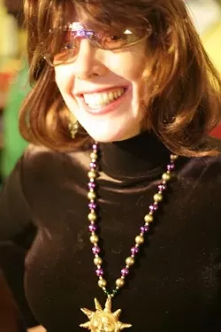 IN DISGUISE : Beleza Sol krewe goddess Liz Rhoads Cordoba goes deep undercover—replete with wig and sunglasses—but she can’t hide her 1000-watt smile! - PHOTO BY GLEN STARKEY