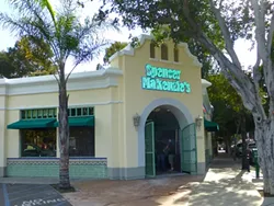 THE SHOP AROUND THE CORNER: Spencer Makenzie’s opened on March 16 and offers a medley of seafood tacos and burritos. - PHOTO BY ADRIANA CATANZARITE