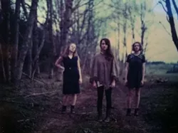 INDIE-POP HARMONIES : Portland, Oregon-based Ezza Rose and her band come to Linnaea’s Café on May 9. - PHOTO COURTESY OF EZZA ROSE