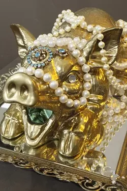 GOD OF OPULENCE : By Sara Egerer - PHOTO BY STEVE E. MILLER