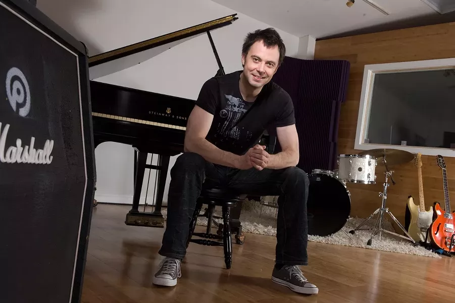 THE OPPOSITE OF UPTIGHT : Rudolf Budginas turns the stereotype of the uptight concert pianist on its respective ear. Check him out May 14 during a fundraising concert in the new Cayucos School Auditorium to benefit the school’s music and art programs. - PHOTO COURTESY OF RUDOLF BUDGINAS