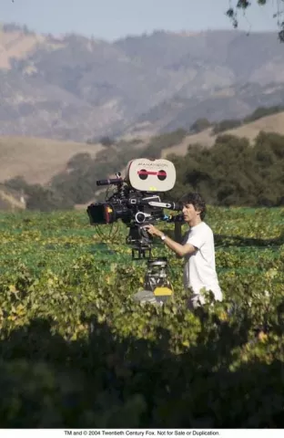 ON LOCATION : Director Alexander Payne and his crew befriended locals throughout the production. The Santa Barbara Conference & Visitors Bureau and Film Commission nominated the “Sideways� team as the top production crew of the year in the 2004 California on Location Awards. - IMDB