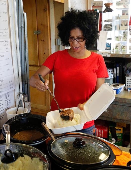 Carmen Singleton makes up a pot roast dinner at the Shell Station in Oklahoma City, Wednesday, Aug. 19, 2015. - GARETT FISBECK