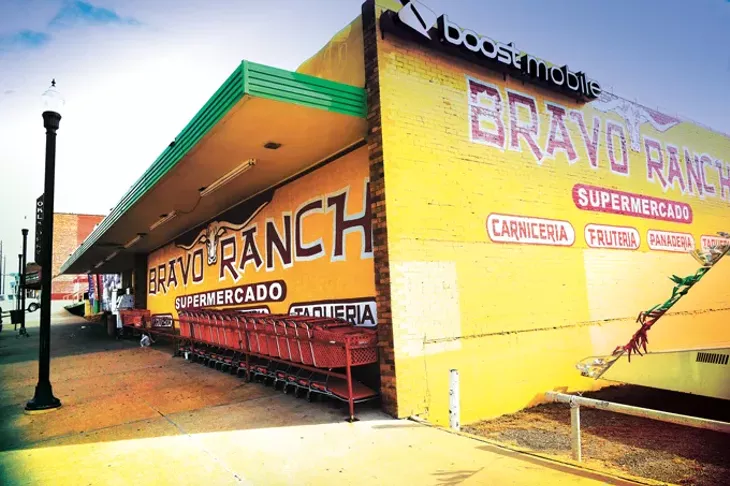 Hispanic-Distric-Mercado_0429mhweb.jpg