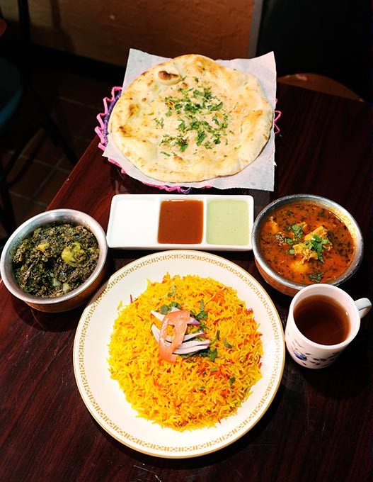 Chicken curry, Aloo Palak, garlic naan, at Sheesh Mahal in Oklahoma City, Thursday, Dec. 10, 2015. - GARETT FISBECK