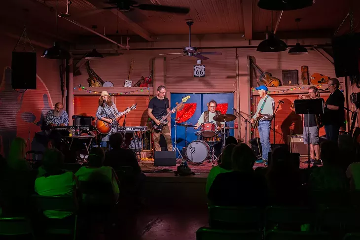 Susan Herndon and the Bella Counsel perform at The Blue Door - BERLIN GREEN