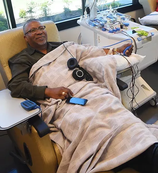 Ernest Jackson Jr make a blood platelett donation at the Oklahoma Blood Institute recently. mh