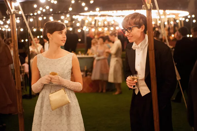 TTOE_D04_01565_R_CROP (L to R) Felicity Jones stars as Jane Wilde and Eddie Redmayne stars as Stephen Hawking in Academy Award winner James Marsh’s THE THEORY OF EVERYTHING, a Focus Features release. - Photo Credit: Liam Daniel / Focus Features - LIAM DANIEL