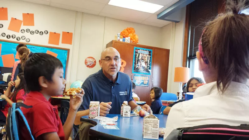 Superintendent Robert Neu joined a third-grade class at Mark Twain Elementary for breakfast on Aug. 4, 2014. - BEN FELDER